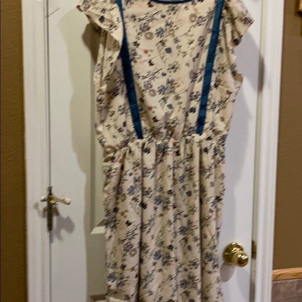 Layered with Love  beige flowery dress Large NWT - Picture 3 of 4